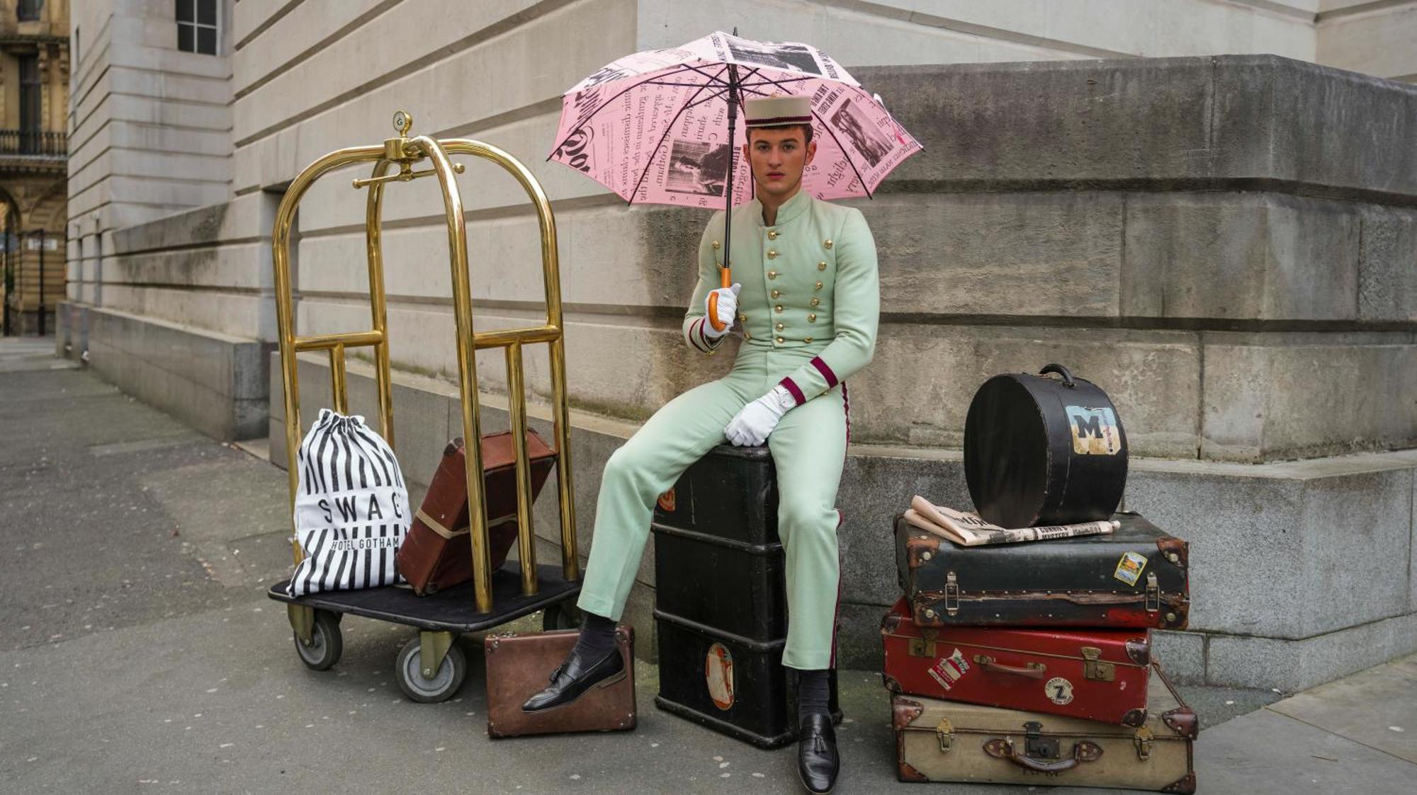 Hotel Gotham Manchester Exterior photo A bellboy in London